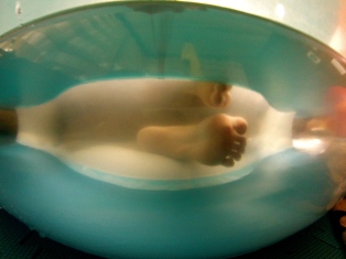 mommy's feetS ;) inside the pool... i looked like sleeping but you can see contractions spelled all over my foot.